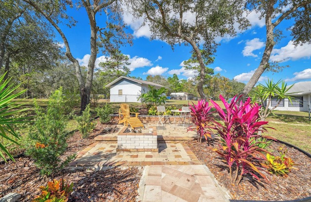 Bikes, Yard & Fire Pit at Upscale Lecanto Home!