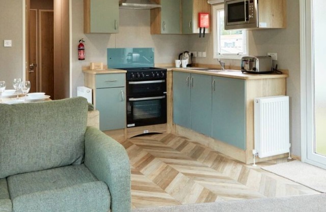 Billing Aquadrome Silver 2 Bed Caravan KM144