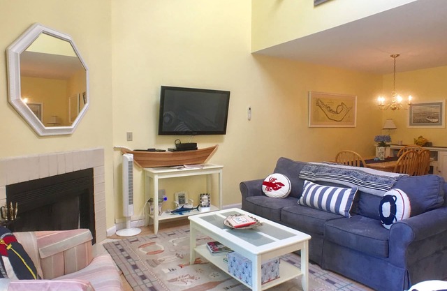 Billington townhouse with straight staircase that leads to an enclosed loft, premium streaming TV.