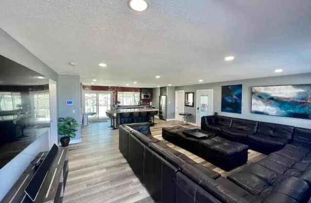 Billion Rock Escape - a large beautiful secluded oasis minutes from town