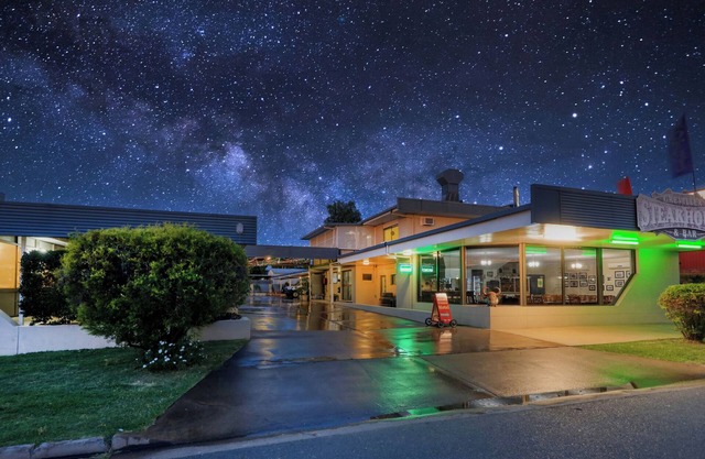 Biloela Centre Motel & Grevillea Steakhouse & Bar