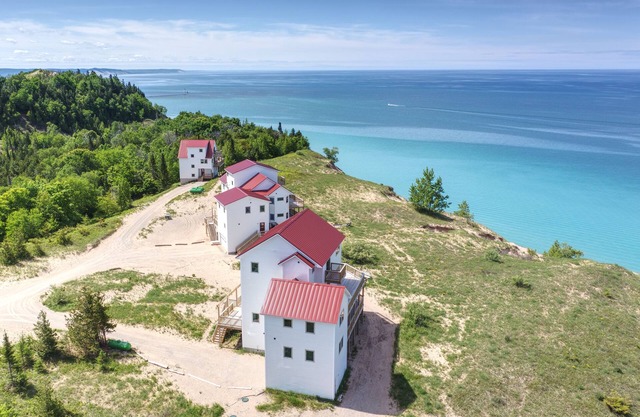 Birch at Lake Bluff Preserve-Spectacular Lake Michigan Views-Sleeps 20