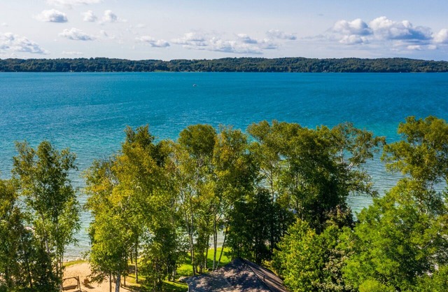 Birch Cottage Torch Lake Waterfront with Sunset Views, Kayaks and Paddleboards