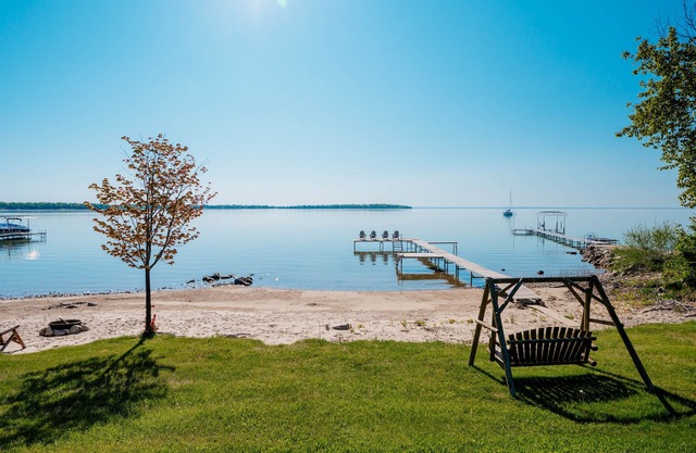 Birch Harbor, Lakefront Cottage - Northport, Michigan