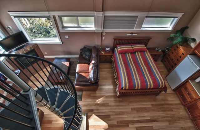 Birds of a Feather Victoria Ocean Lagoon Family Condo