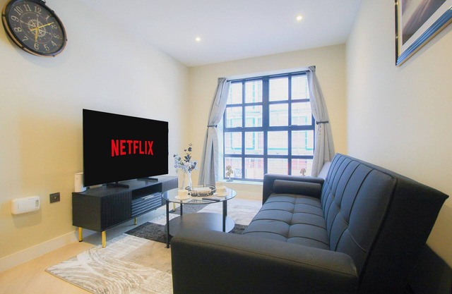 Birmingham Central|wifi|Parking|Sleeps 6