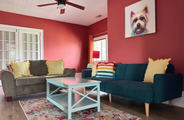 Birthday Suite/1 BD/1BA Apt in Holiday House