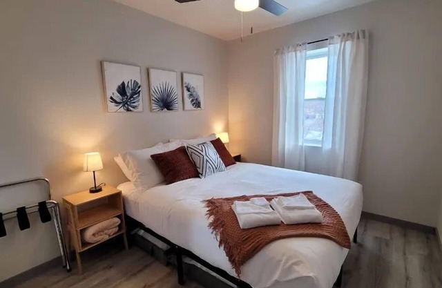 Bison Loft in Downtown Custer, Sleeps 4