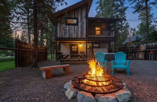 Bison Ridge Cabin #4 | Pet Friendly | 4BR Getaway w/Hot Tub, Fire Pit & Grill | Sleeps 10!