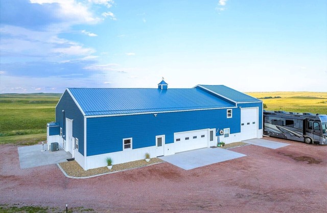 Black Hills Barndo, Game Room, Hot Tub