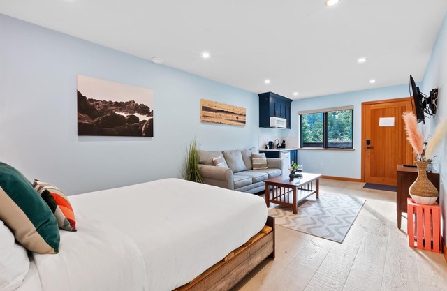 Black Pearl #2 I Little Beach I Adventure I Hike