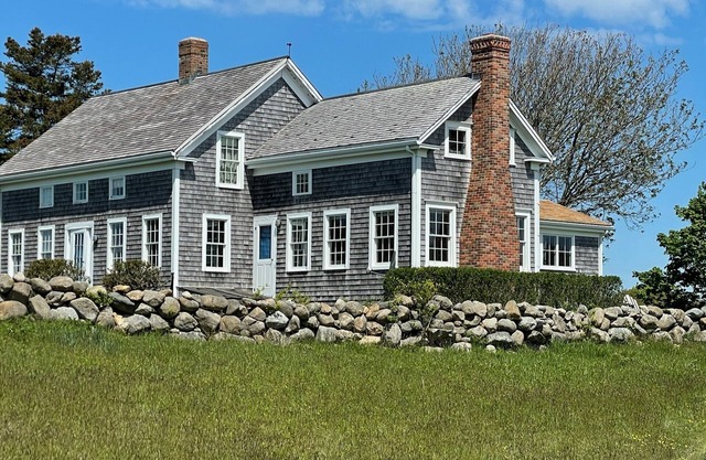 Black Rock Farm. Renovated farmhouse & Barn both w/AC, 2.6 acres, swimming hole