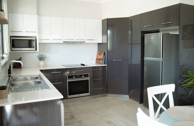 Black Rocks 2BR Beachside Granny Flat by uHoliday