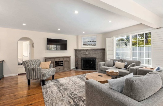 Black's Beach Bungalow