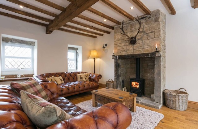 Blackberry Cottage with Log Burner