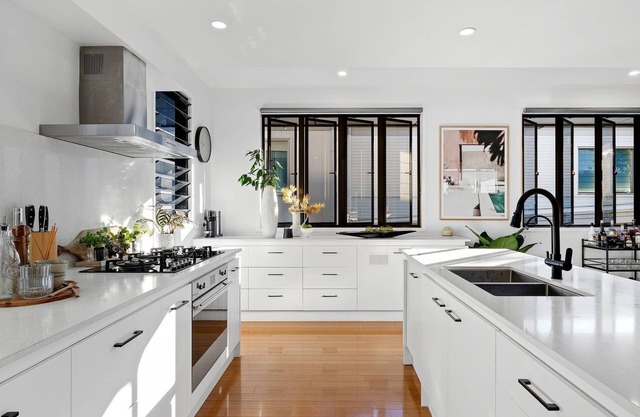 Blackcomb- High end Beachfront holiday home