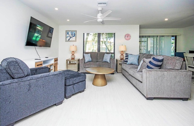 Blind Pass E103 - over 1500 sq ft ~ 8 person occupancy