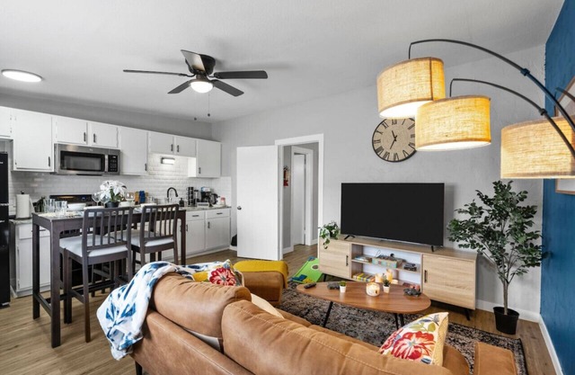 Blissful 1BD:AT&T Walkable, Modern & Ground-Level!