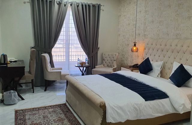 Bloom Roomsn10 minutes drive from Islamabad International Airport.