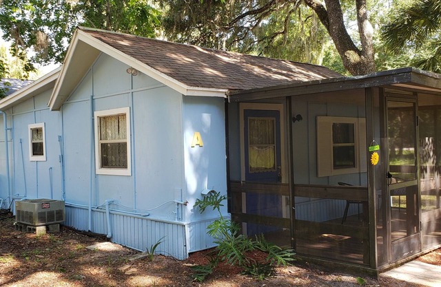 Blue Cottage - Nana's Place of Homosassa