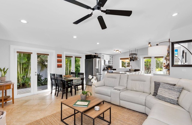 ~BLUE HAVEN~ Welcome to this single-story retreat with a pool!