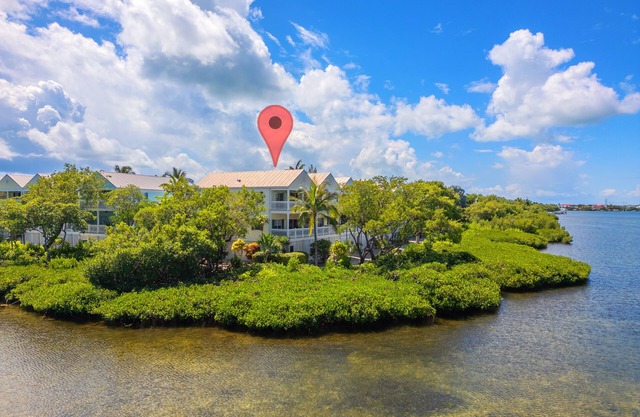 Blue Horizon Hideaway- Oceanfront 3BDR/2.5BA townhouse w/shared pool