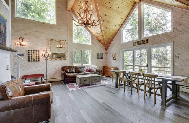 Blue Lagoon Lodge On Deer Lake!🦌Hot tub. One of the cleanest lakes in MN ❤️