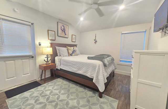 Blue Lobster Cottage in brilliant Acadia with AC, WiFi