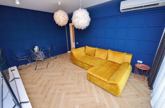Blue Moon - One Bedroom - Romana Square