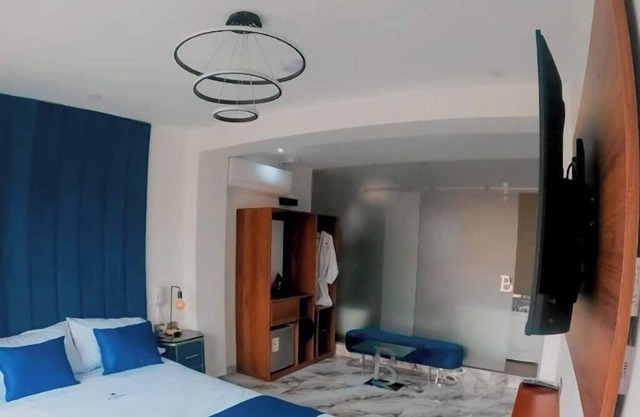 Blue Three - Deluxe Junior