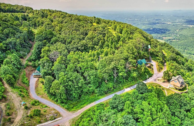 Blue Ridge Mountain Views - Fancy Gap Cabin