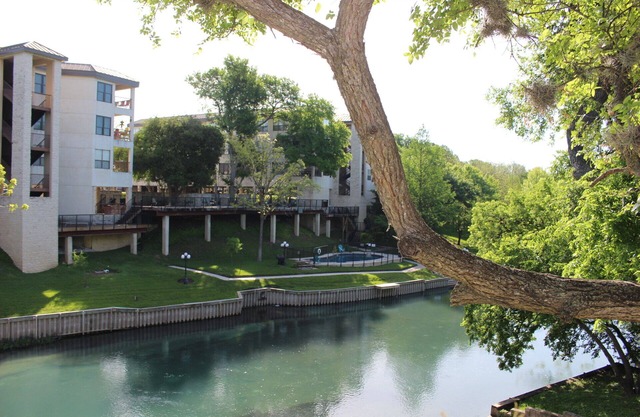 Blue River Condo on the Comal