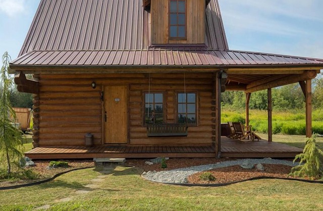 Blue Sky Cabin - Custom-built Log Home on a Private Airfield and Adjacent to a