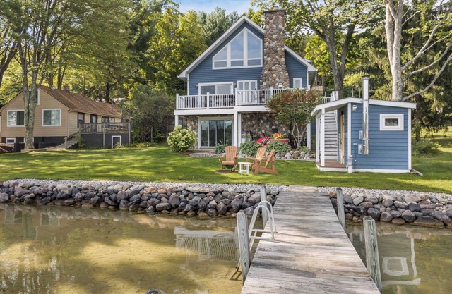 Blue Sky Clam Cottage | Waterfront | Clam Lake