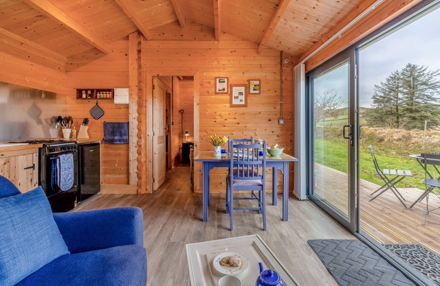Bluebell Cabin - One Bedroom House, Sleeps 2