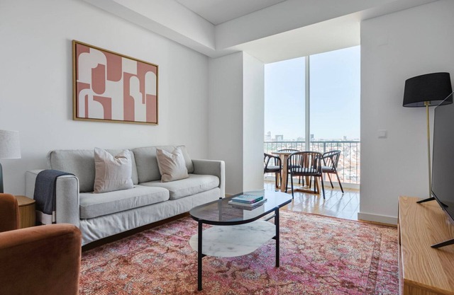 Blueground | Graça, move-in-ready home w/kitchen