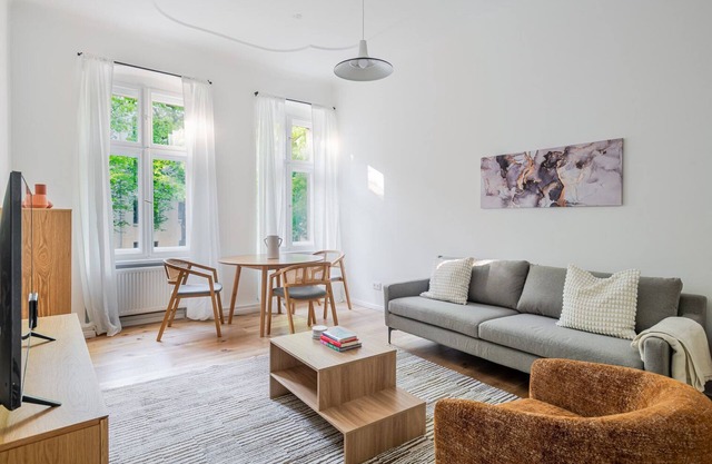 Blueground | Kreuzberg, nr park, w/pool & w/d