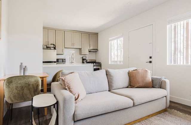 Blueground | Mar Vista, nr Venice Beach & w/d