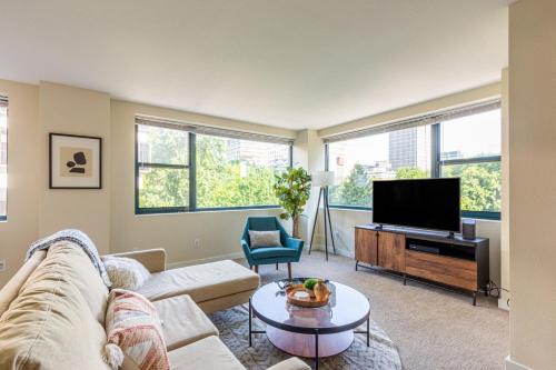 Blueground Old Town gym lounge nr park PDX-18