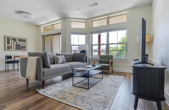 Blueground | Scofield Farms, pool, nr Walnut Creek Park