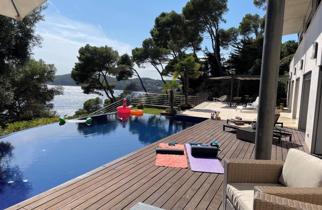 Blueview's in summer: pool, beach (200m) and big terrace with seaview.
