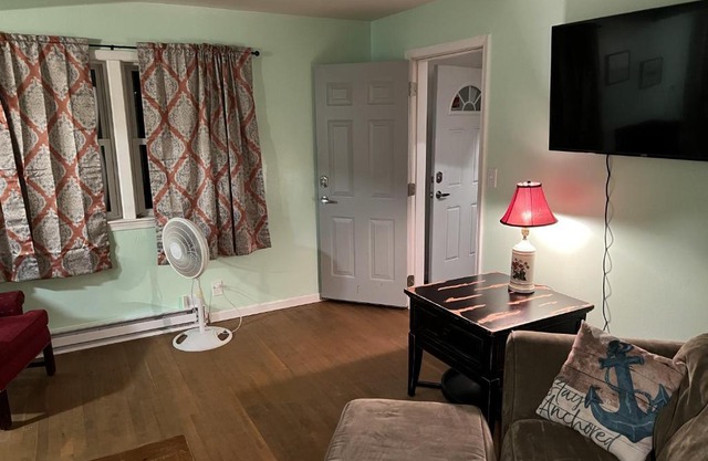 Boat House Ground Floor #2 - 1 BR WaterFront, Wifi apts