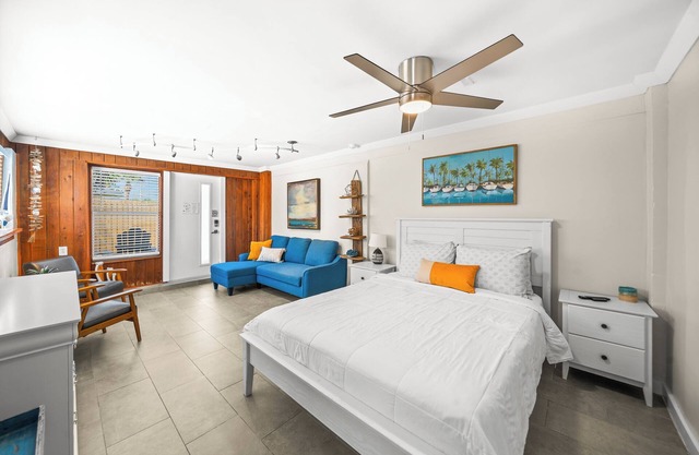 Boathouse Inspired Riverfront Villa- Steps from Private Beach Access, Fire Pit, & BBQ Grills