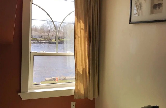 Bobcaygeon Waterfront 3-Bedroom Vacation House