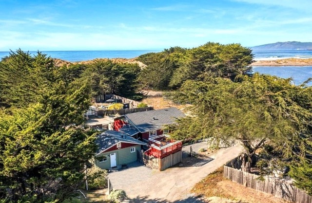 BodegaBreeze~Chill Coastal Home+Studio -Bodega Bay,Walk to Beach/HotTub/WiFi