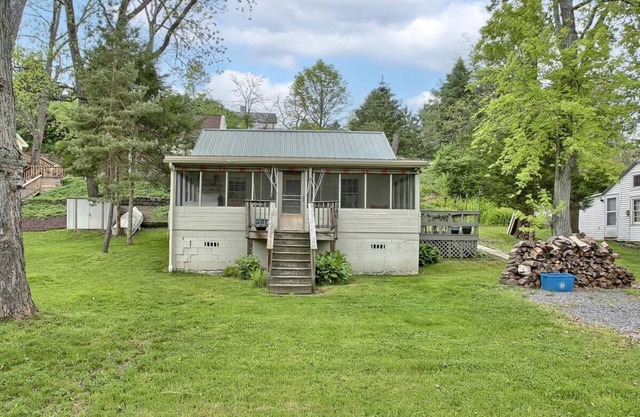 Bodhi's Cabin: Creekside Getaway