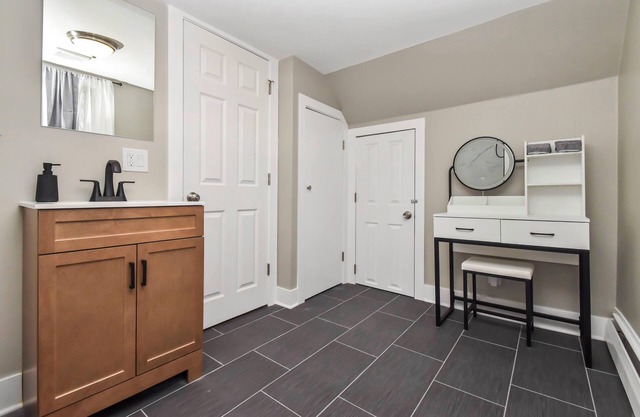 Boho Heights Hideaway: Spacious 4BR-2BA house in Peoria Heights - NEW