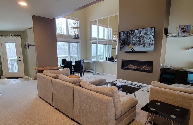 Bolton Valley Resort ski in/out spacious 3 Bedroom Townhome