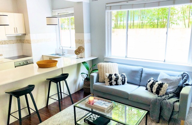 Bondi Beach Dreaming Apartment - 5 min walk to beach.