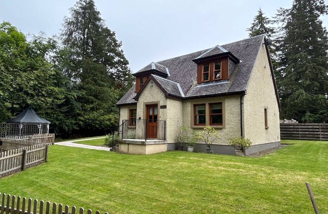 Bonnie Banks Cottage - Sleeps 6 - sleeps 6 guests in 3 bedrooms